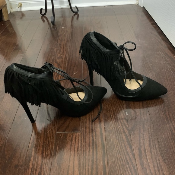 Revamped Faux Suede Chic Flattering Lace Up Fringe Pump - Picture 6 of 8
